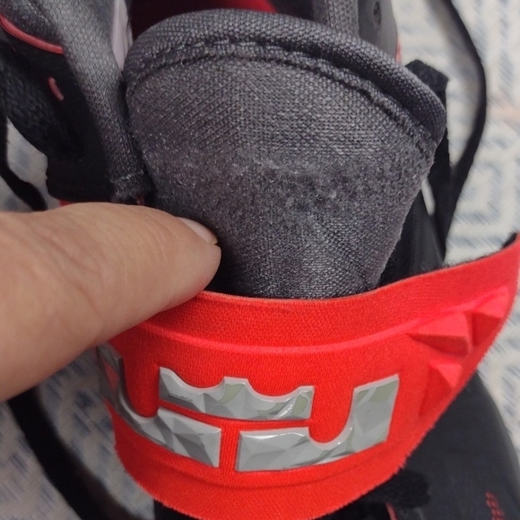 Nike Nike Zoom LeBron Soldier 7basketball shoes in black,bright crimson and grey - Picture 12 of 12